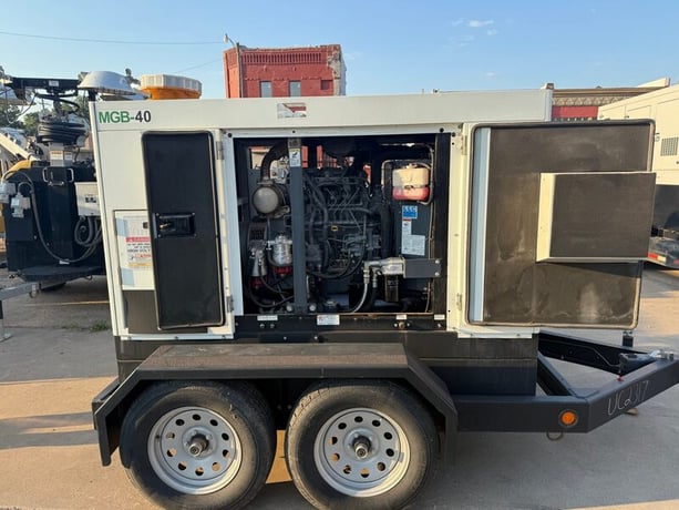 45 KW Allmand #MP45-8E1, portable diesel generator set, 240/480 Volts, 3-phase, sound attenuated enclosure - Image 5