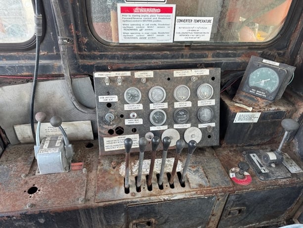 Railcar Mover, Switchmaster #10000, Detroit Diesel, 2394 hours, 1989 - Image 5