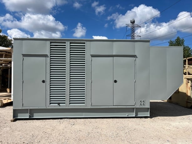 1000 KW MTU #16V2000, diesel generator set, 480 Volts, 400 hours, Tier 2, enclosure w/ base tank, 2007 - Image 1