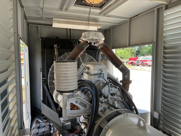 1000 KW MTU #16V2000, 480 Volts, 418 hours, Tier 2, enclosure w/ base tank, 2007 - Image 8
