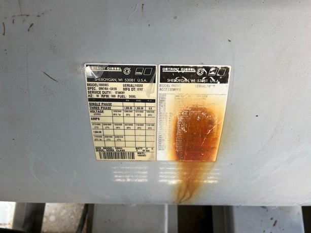 1000 KW MTU #16V2000, 480 Volts, 418 hours, Tier 2, enclosure w/ base tank, 2007 - Image 9