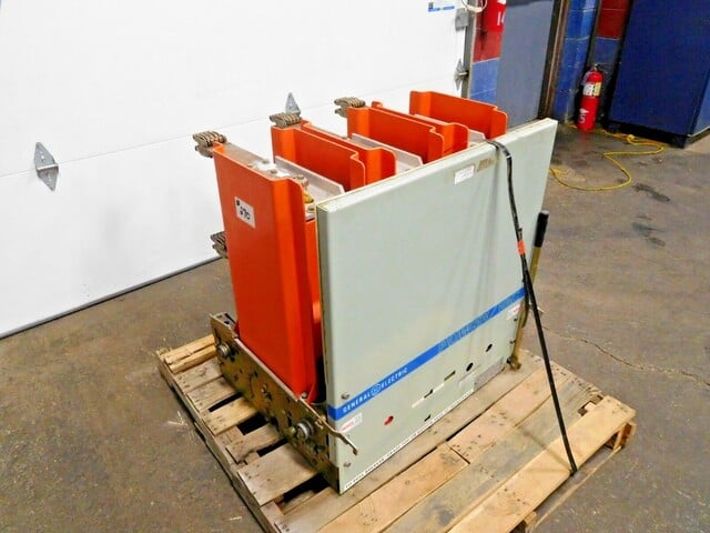 1200 Amps, General Electric, VB-7.2-500-3, Power VAC Circuit Breaker, 8.25 KV, 125 VDC - Image 2
