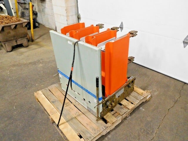 1200 Amps, General Electric, VB-7.2-500-3, Power VAC Circuit Breaker, 8.25 KV, 125 VDC - Image 3