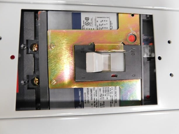 400 Amp. General Electric Spectra Series, Panelboard, 480Y/277 Volts, 3 phase, 4 W, 5 breakers - Image 4