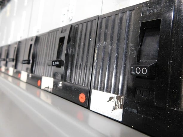 600 Amp. General Electric CCB-2, Panelboard, 208/120 V, 3 phase, 4 W, 17 breakers - Image 6