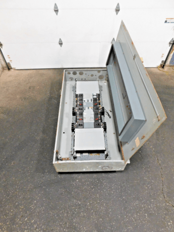 600 Amp. General Electric CCB-2, Panelboard, 480/277 Volts, 3 phase, 4 W, 14 breakers - Image 1