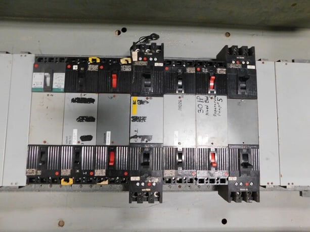 600 Amp. General Electric CCB-2, Panelboard, 480/277 Volts, 3 phase, 4 W, 14 breakers - Image 4