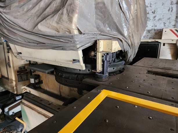 30 Ton, Strippit #FC-1250-MH, Punch Press, FOR PARTS, 42 station turret, 50" throat, roller ball table - Image 3