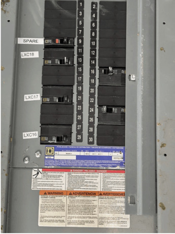 400 Amp. Square D panel enclosure with breakers. 5 x 125A Square D breakers 1 x 20A breakers. Other amp - Image 1