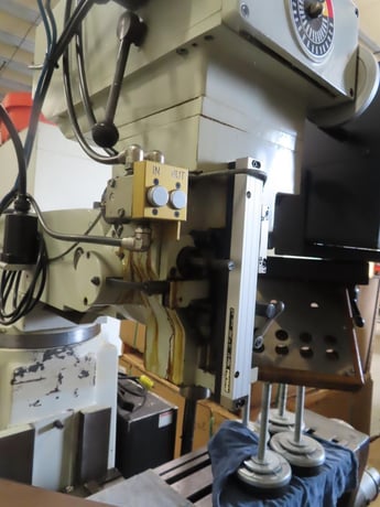 YCI Promax, CNC knee mill, 49" x9"tbl., 3 HP, 36" X, 16" Y, 16" Z, 60-4200 RPM, R-8, Anilam 3200 MK - Image 5