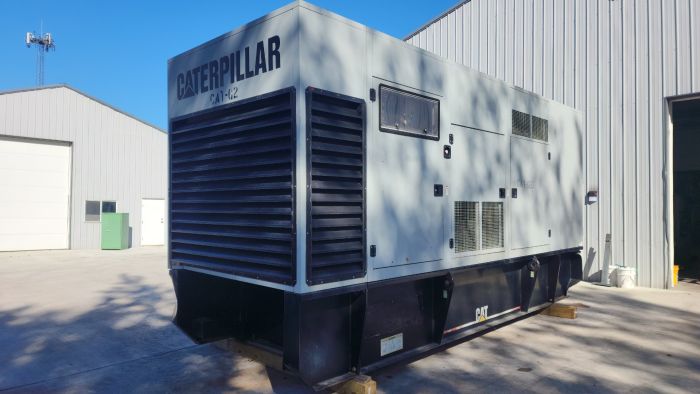 725 KW Caterpillar #SR4, Diesel Generator, #3412C engine, 3ph, 480 Volts, sound attenuated enclosure, w/ Base - Image 1