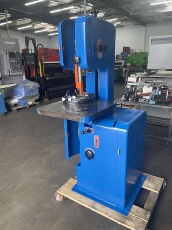 Do All #16-SFP, Vertical Band Saw, 16" throat, 30-3000 FPM, 120" blade, 1 HP, 3ph, 24" x 24" table - Image 1