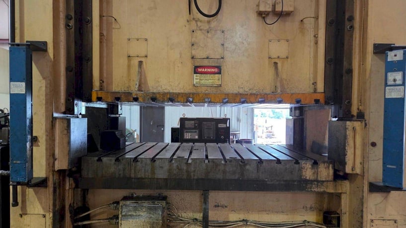 300 Ton, Clearing, Niagara #SE2-300-84-48UH, straight side double crank press, 8" stroke, 32" Shut Height - Image 9