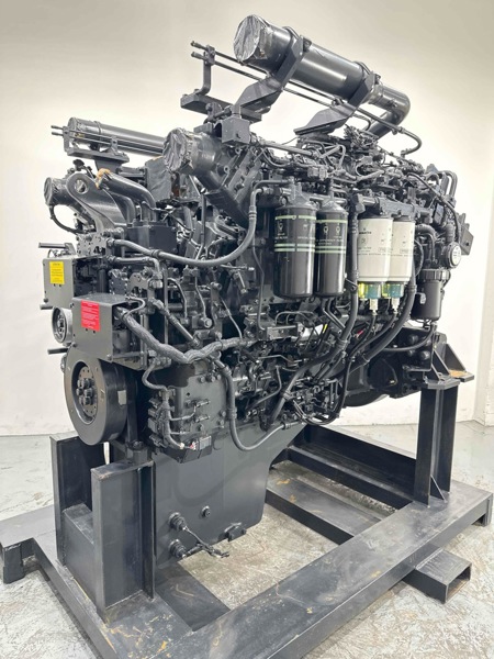 900 HP Komatsu #SAA12V140E-7, diesel engine, warranty - Image 1