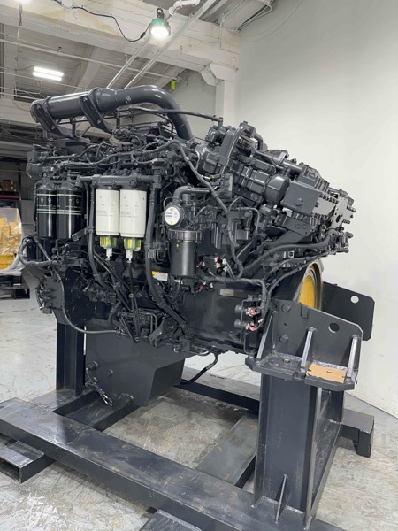 900 HP Komatsu #SAA12V140E-7, diesel engine, warranty - Image 2