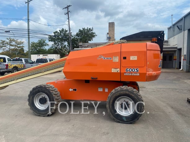 Jlg Industries, Inc. 600S, Articulated Boom Lift, 705 hours, S/N: 0300149426, 2011 - Image 2