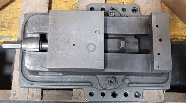 Kurt #D60-001654, 6" Machinist Vise - Image 1
