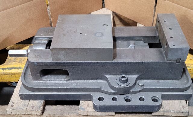 Kurt #D60-001654, 6" Machinist Vise - Image 2