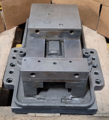 Kurt #D60-001654, 6" Machinist Vise - Image 4