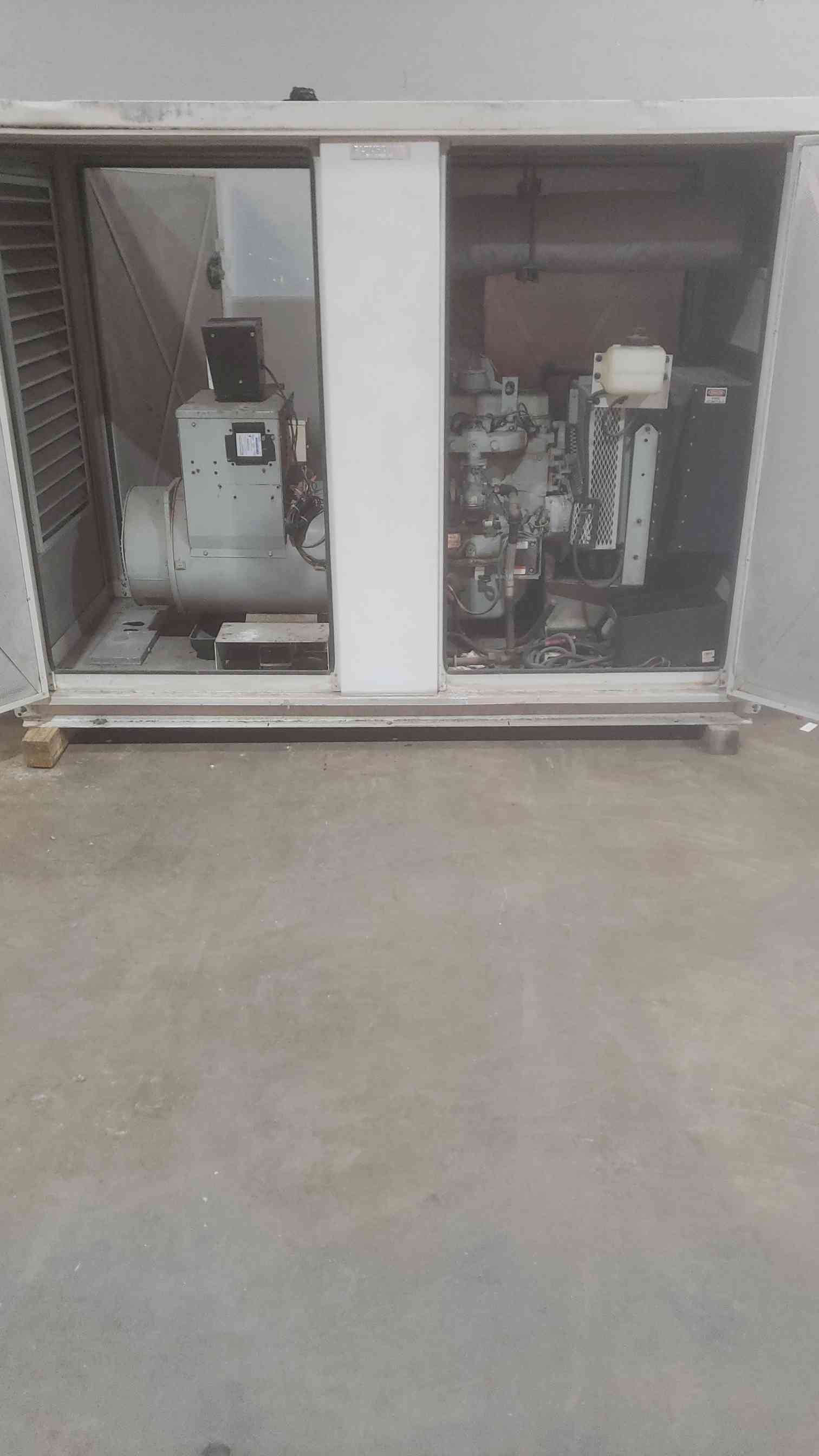 25 KW #NL30FGH4, LP & Nat Gas Valve Generator, G2300 engine, 120/240 Volts, 104A, 1PH, 858 Hrs - Image 3