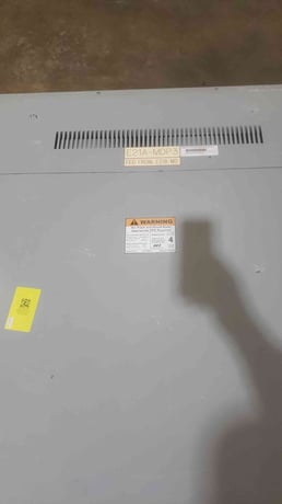 600 Amps, GE Spectra Series, Panelboard, 480 VAC, 3PH, 3W, Top Feed, 3 Breaker - Image 2