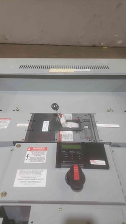 600 Amps, GE Spectra Series, Panelboard, 480 VAC, 3PH, 3W, Top Feed, 3 Breaker - Image 5