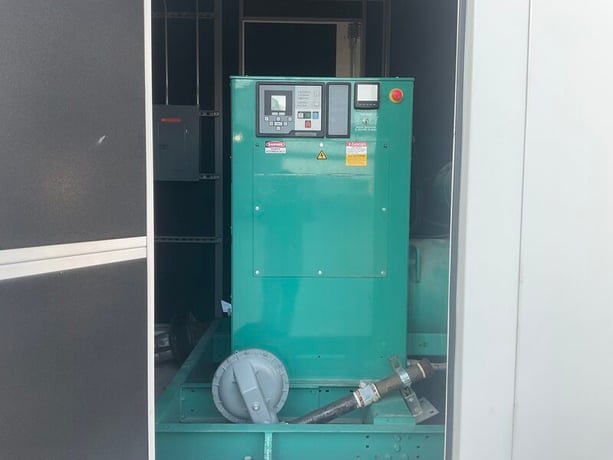 250 KW Cummins, Natural gas generator set, 277/480 Volts, 3-phase, 1800 RPM, GTA855 engine, sound attenuated - Image 8