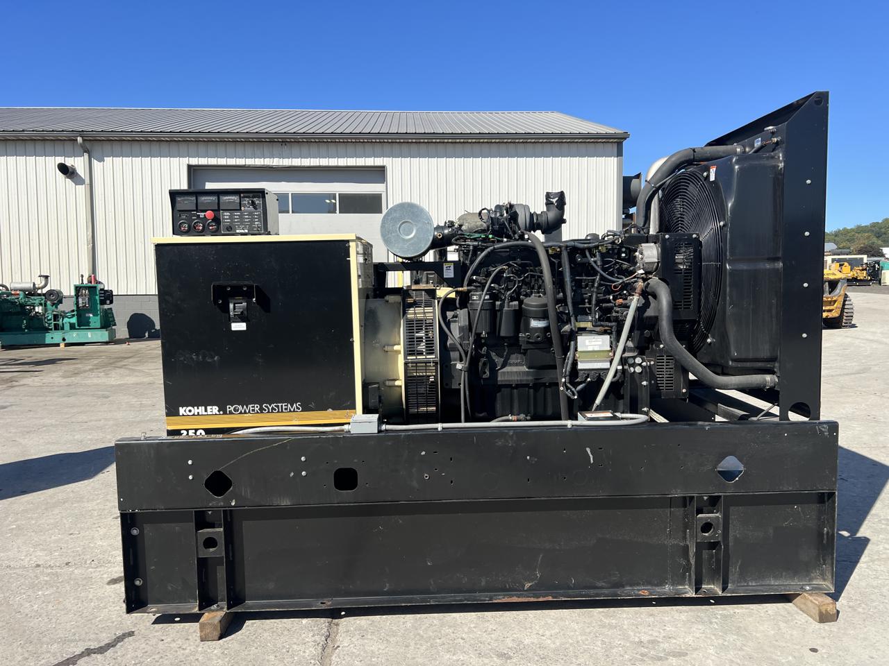 250 KW Kohler #6090HF485, diesel generator w/base fuel tank, 277/480 Volts, Tier 3, 4 hours, 2009 - Image 1