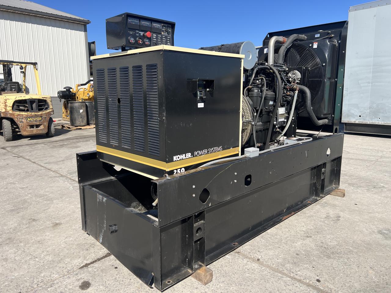 250 KW Kohler #6090HF485, diesel generator w/base fuel tank, 277/480 Volts, Tier 3, 4 hours, 2009 - Image 2