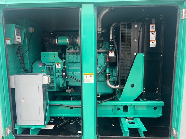 250 KW Cummins / Cummins #QSL9-G7, diesel generator set, base tankk, sound attenuated enclosure, 480 Volts - Image 7