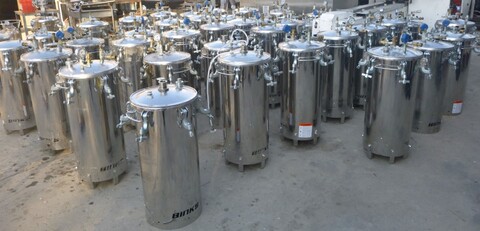 15 gallon Binks 1430-4134, Stainless steel tank, 14" x 26.5", 110 psi (9 available) - Image 2