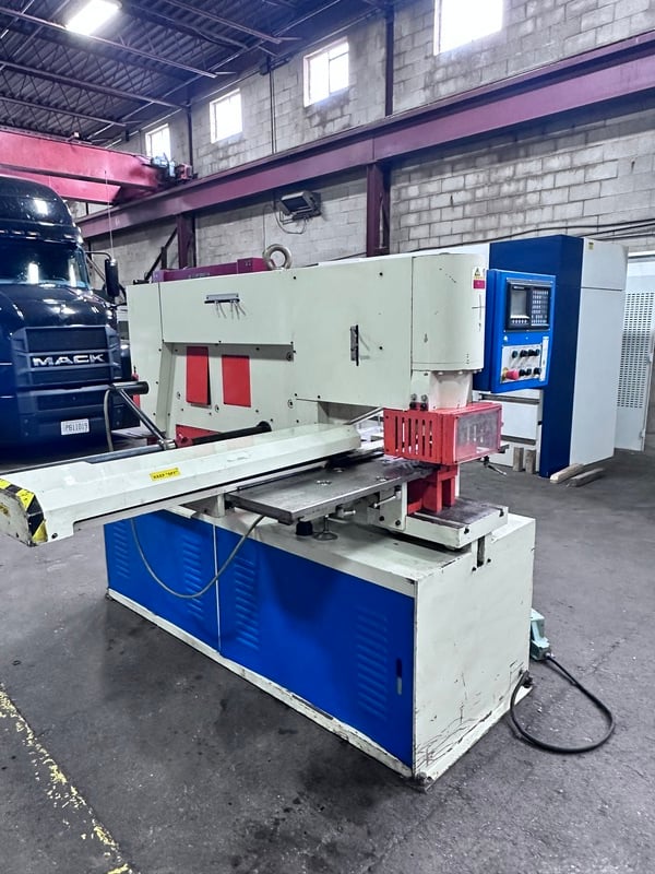 6" x 6" x 1/3" Fabmaster #IWNC-110SD, CNC hydraulic ironworker, 110 ton, dual foot pedals, 2011 - Image 4