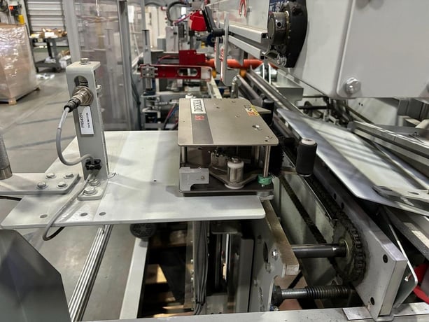 Marq #HPE-220, case erector bottom sealer, heavy duty 24/7 operation, L to R product flow, 2016 - Image 4