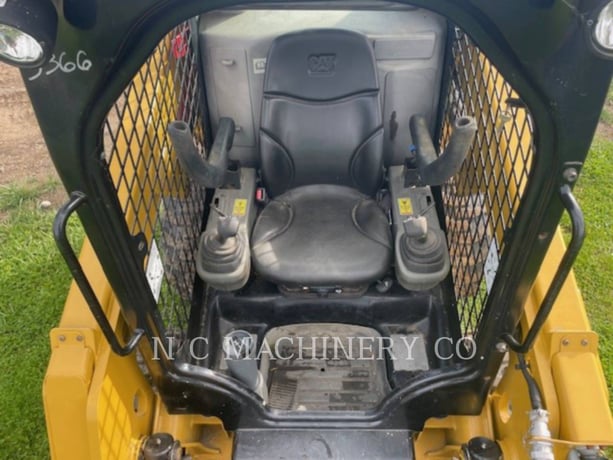 Cat 226D, Skid Steer Loader, 451 hours, S/N: HRD03366, 2018 - Image 7