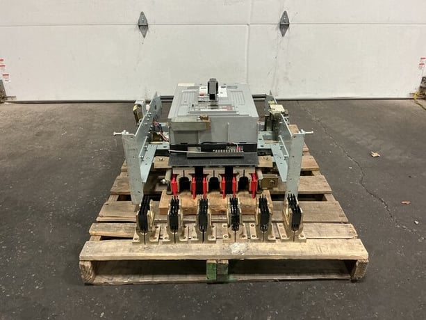 3000 Amps, General Electric, TPVVF8630FC, Power Break circuit breaker, 600 Volts - Image 2