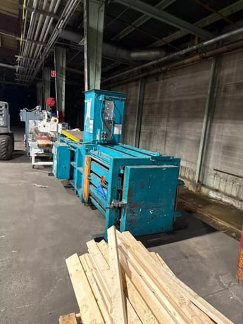 Economy #60AH3, closed door manual tie baler, 20 HP - Image 2