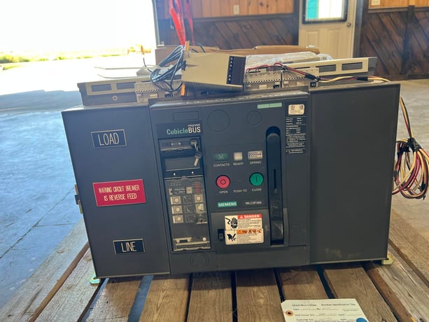 5000 Amps, Siemens, WLC3F350, motorized breaker with adjustable trip unit, with GFCI module, 2021 - Image 1
