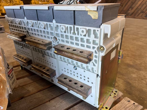 5000 Amps, Siemens, WLC3F350, motorized breaker with adjustable trip unit, with GFCI module, 2021 - Image 3