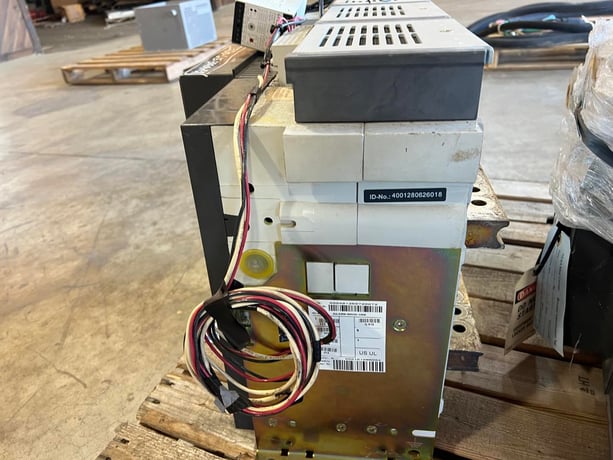 5000 Amps, Siemens, WLC3F350, motorized breaker with adjustable trip unit, with GFCI module, 2021 - Image 4