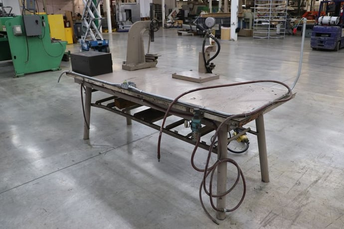 5 Ton, Enerpac, C-frame hydraulic press & 1.5 ton arbor press with workbench, tooling - Image 4