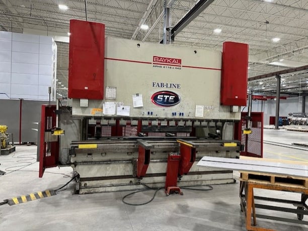 480 Ton, Baykal #APHS-4116x440, hydraulic press brake, 13' 5" OA, 139" between housing, 12.6" stroke, 23.2" - Image 1