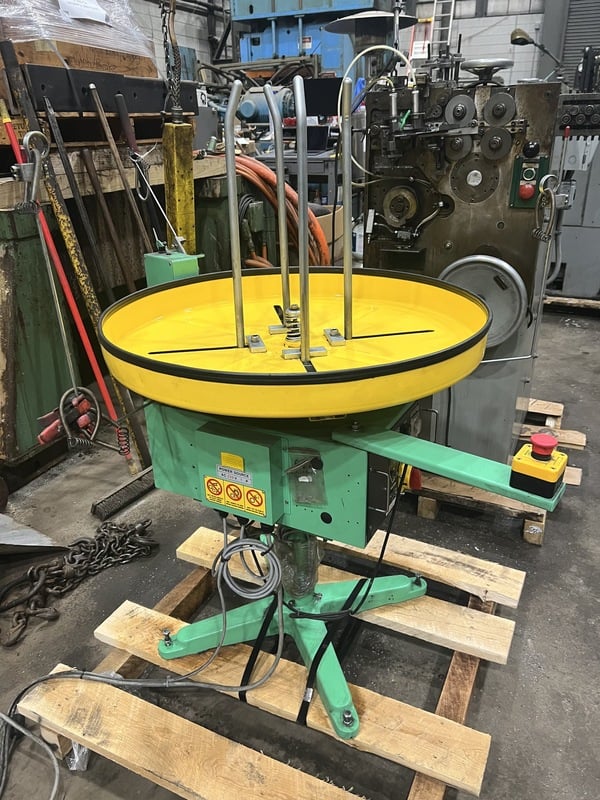 220 lb. Huei Shang #HR-105D, motorized pallet uncoiler, 31" outside dimensions, variable speed, forward & - Image 2