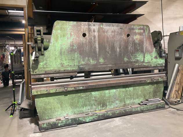 175 Ton, Accurpress #717512, hydraulic press brake, 12' overall, 126" between housing, 8" stroke, 10" throat - Image 6