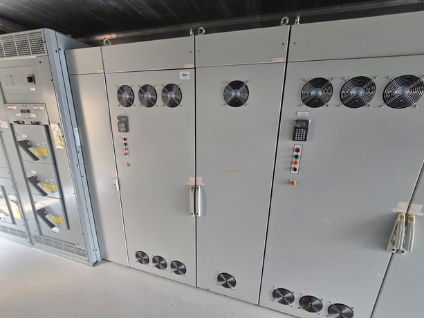 500 HP Mitsubishi, FR-A740-04810-NA, Variable Frequency Drive, w/Magnetic Contactor, Transformer & Reactor, 3 - Image 1