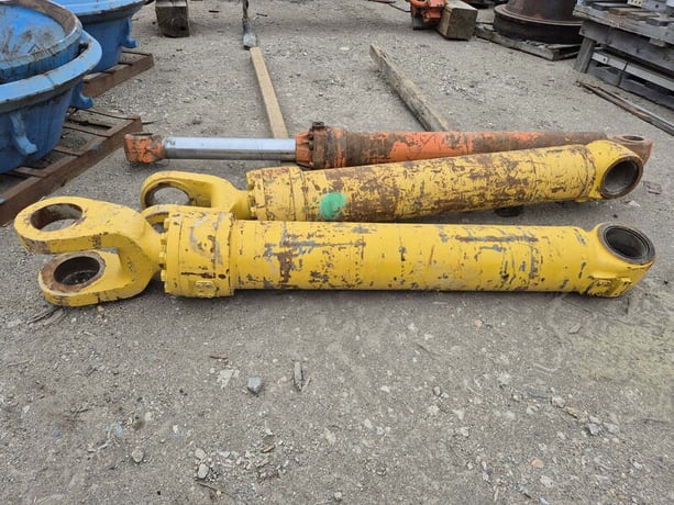 Komatsu #707-01-01020, Cylinder Assembly Lift - Image 1