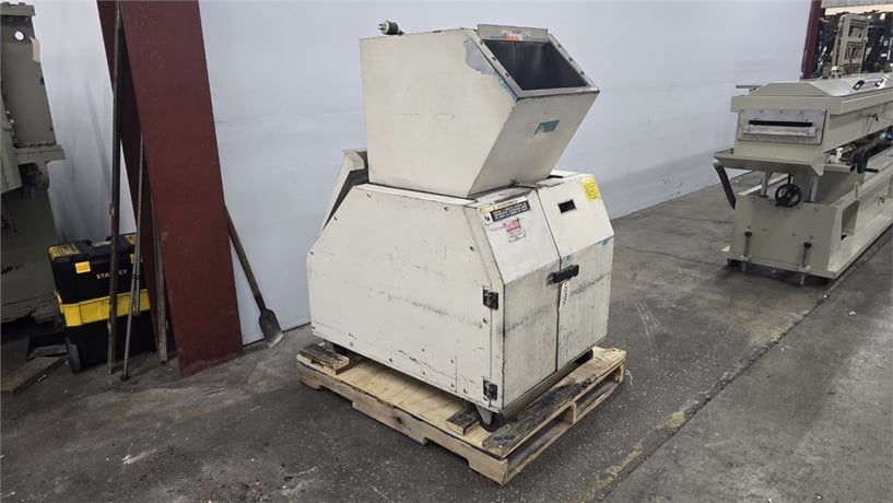 10" x 18" Cumberland #1018X, granulator, 15 HP, 3 knife open rotor, 2 bed knives, 2005 - Image 3
