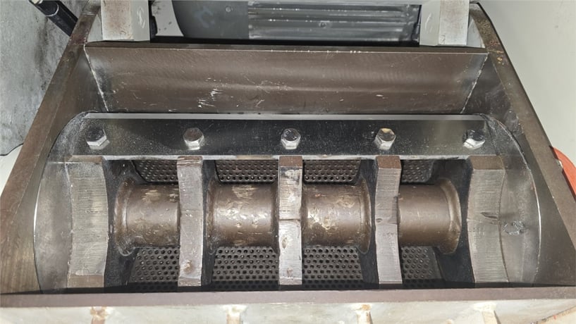 10" x 18" Cumberland #1018X, granulator, 15 HP, 3 knife open rotor, 2 bed knives, 2005 - Image 9