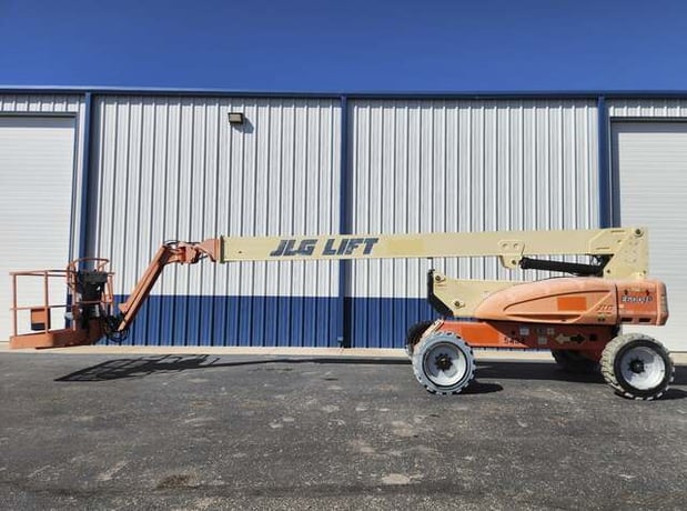 500 lb. JLG #E600JP, electric boom lift, 60' lift, electric engine, 2x4 traction, pneumatic tires, 2008 - Image 4