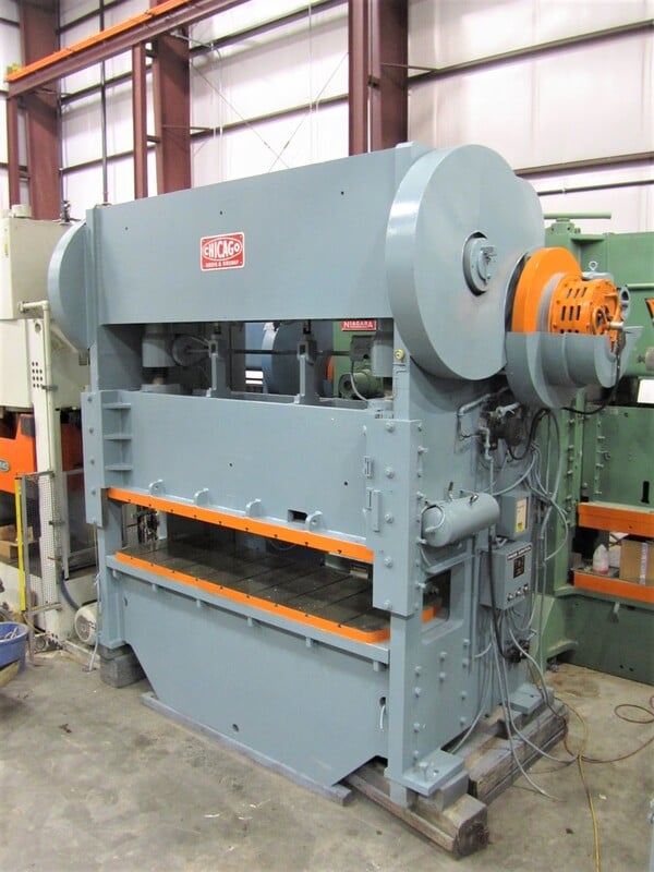 400 Ton, Chicago #SS400, straight side double crank, 8" stroke, 18" Shut Height, 120" x36" bed, 10-30 SPM - Image 1