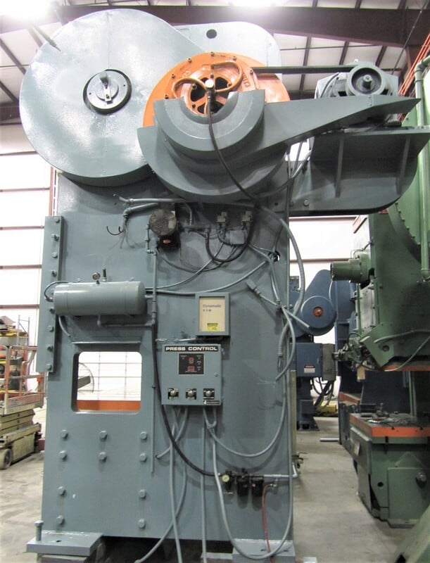 400 Ton, Chicago #SS400, straight side double crank, 8" stroke, 18" Shut Height, 120" x36" bed, 10-30 SPM - Image 2